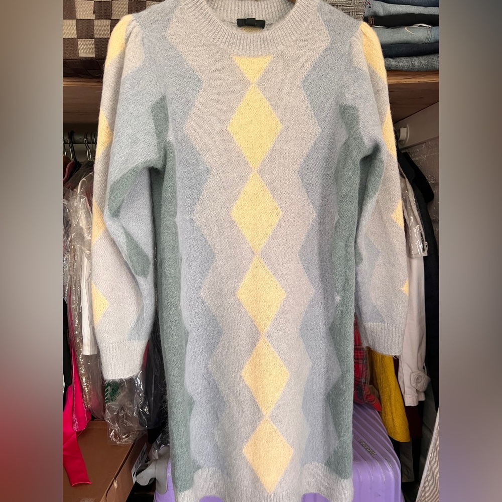 J crew nwt argyle sweater perfect for fall /winter.